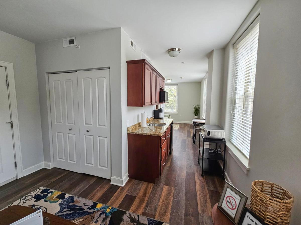 Gorgeous And Spacious Studio At The Historic Inman - 200 Champaign Zewnętrze zdjęcie