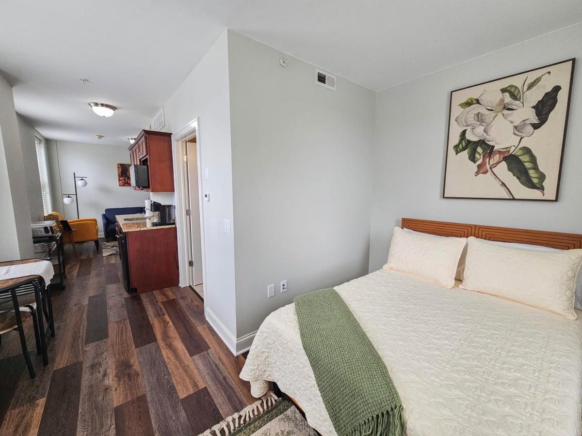 Gorgeous And Spacious Studio At The Historic Inman - 200 Champaign Zewnętrze zdjęcie